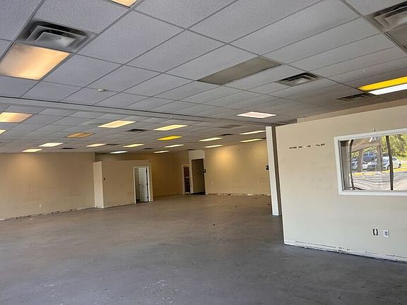 3rd image of 5393 Roosevelt Blvd Suite 17