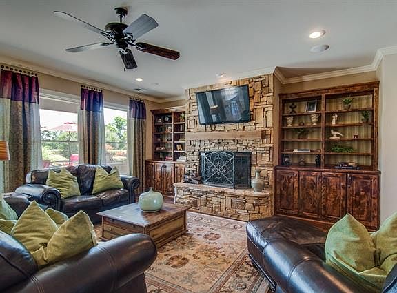 3rd image of 1005 Estate Dr