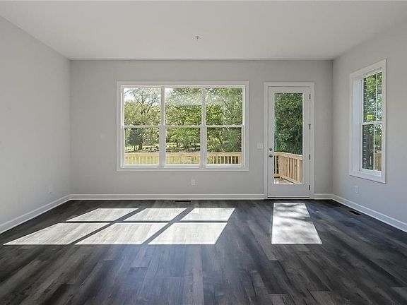 3rd image of 2810 Woodland Ter SE