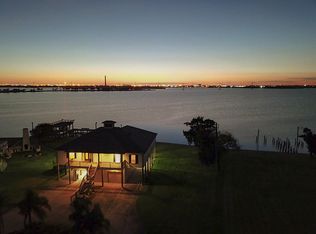 474 S Burnett Dr, Baytown, TX 77520