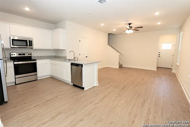 3 bed, 2.5 bath, 1357 sqft, $1,550 — Photo 2