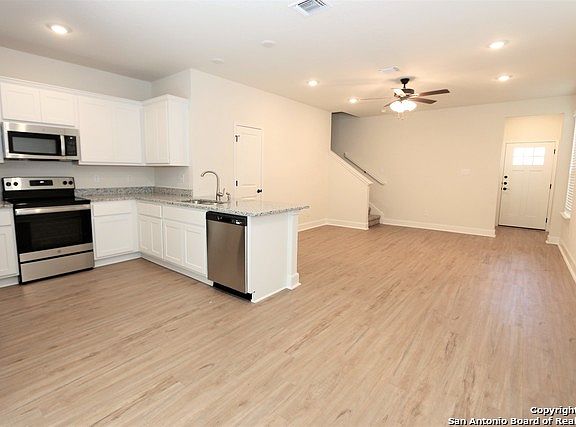 2nd image of 2203 Lynwood Bnd #101