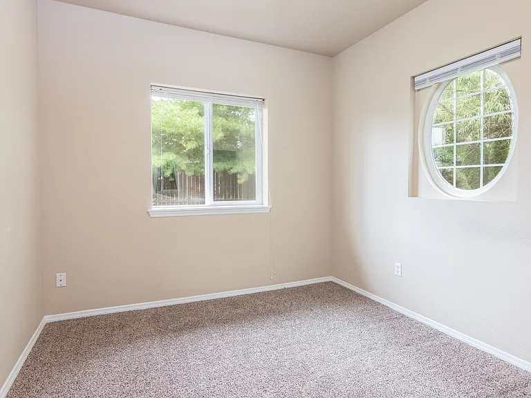 5649 46th Ln SE — Photo 10