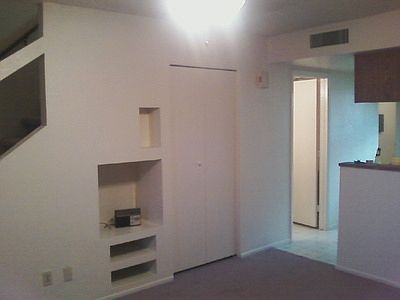 4th image of 2424 E Tracy Ln