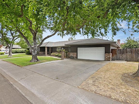 3rd image of 2308 W Benjamin Holt Dr