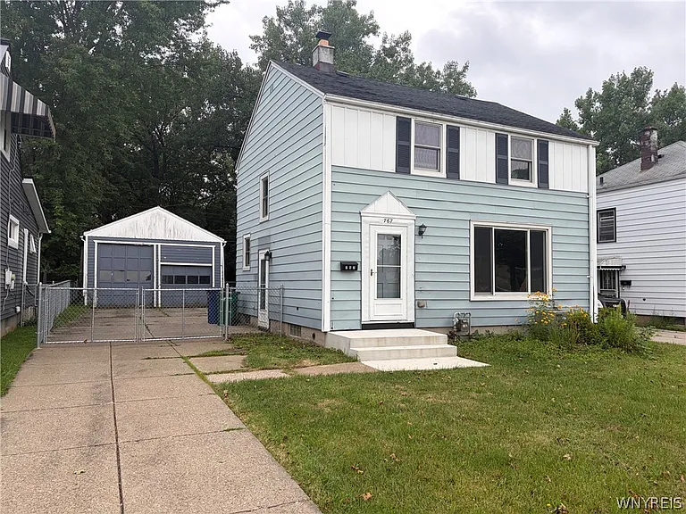 767 Saint Lawrence Ave — Photo 2