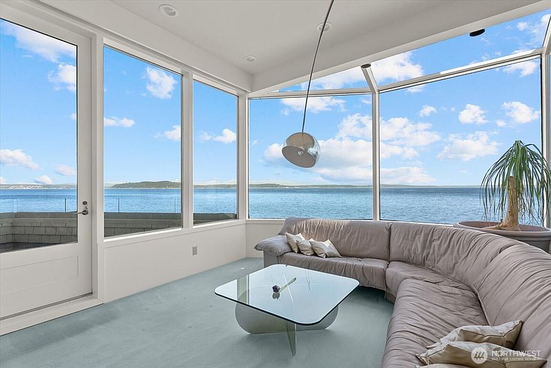 4th image of 3089 Alki Avenue SW #2