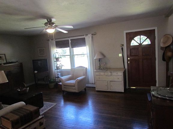 4th image of 646 Hyden Ct