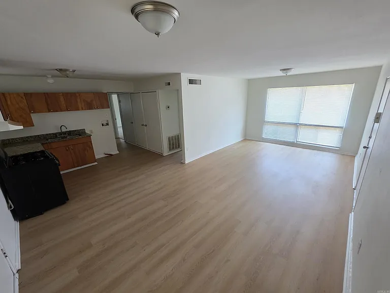 4 N Meadowcliff Dr — Photo 2