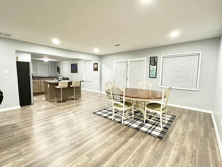1514 S McLean Blvd — Photo 11