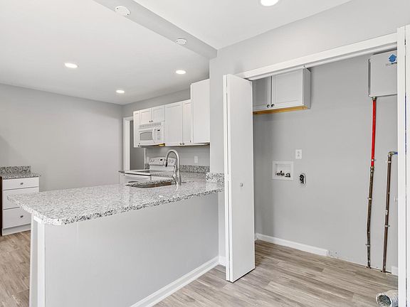 2nd image of 3218 Briarwick Dr