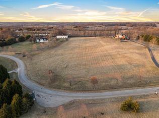 135 Glyn Carin Ln, Granville, OH 43023