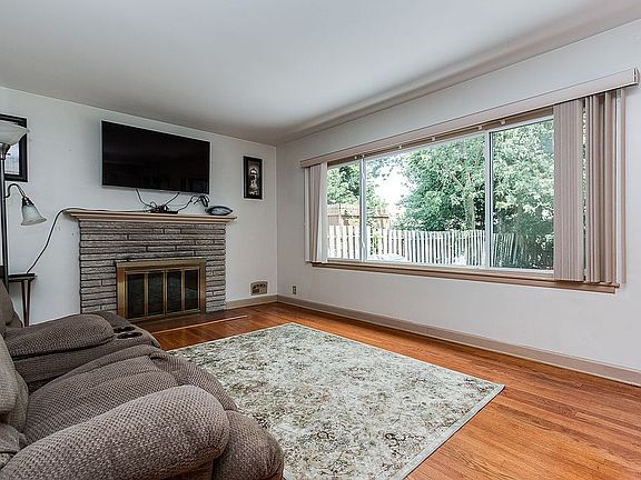 3rd image of 2460 Marshall Ave SE