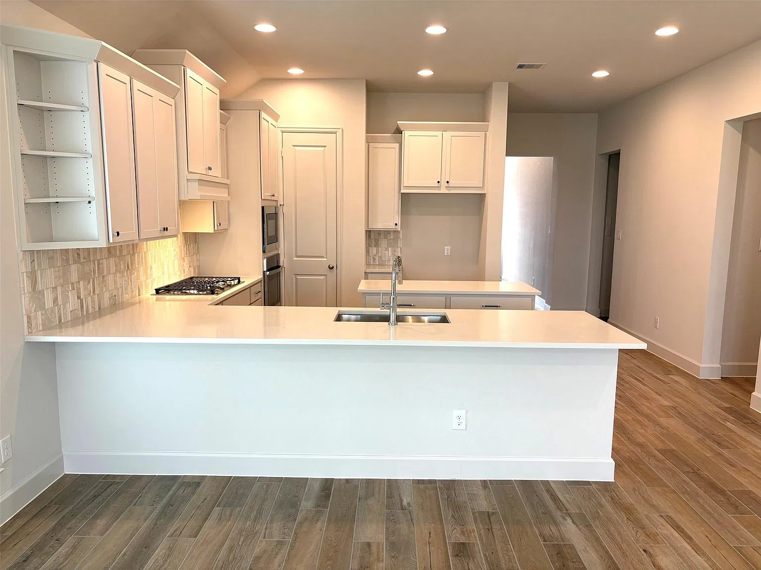 4 bed, 3.0 bath, 1942 sqft, $2,600 — Photo 4