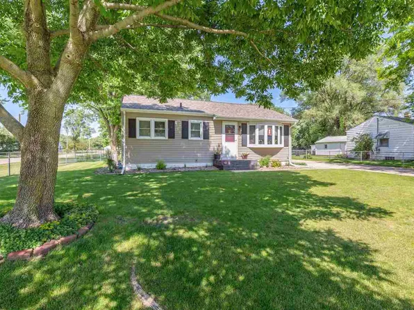 224 1st St, Washburn, IA 50702