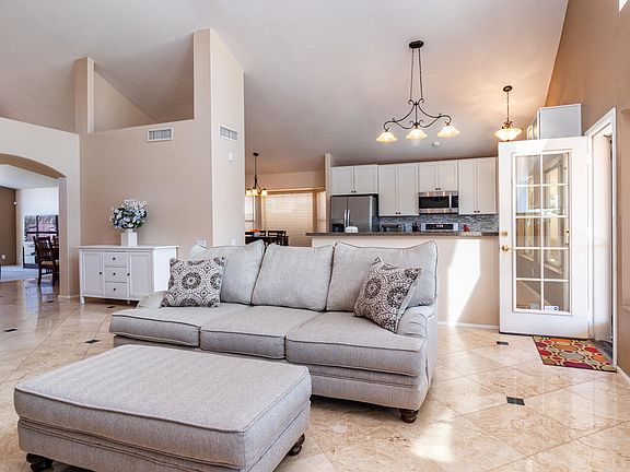 4th image of 10915 W Laurelwood Ln