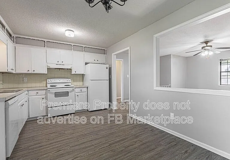 2527 NW 6th St — Photo 4
