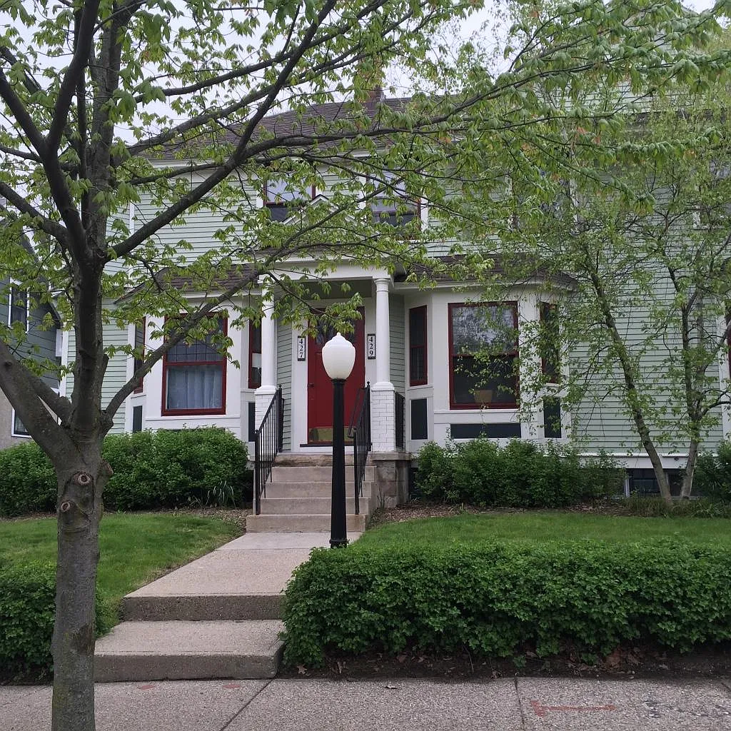 2 bed, 900 sqft, $2,250 — Photo 1