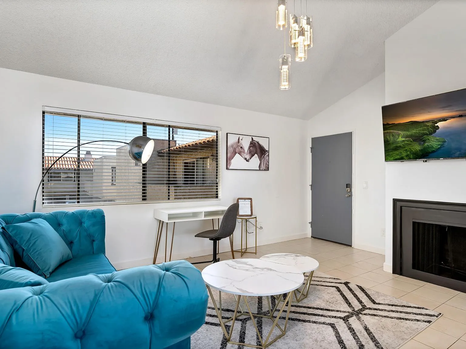 1 bed, 4398 sqft, $3,300 — Photo 2