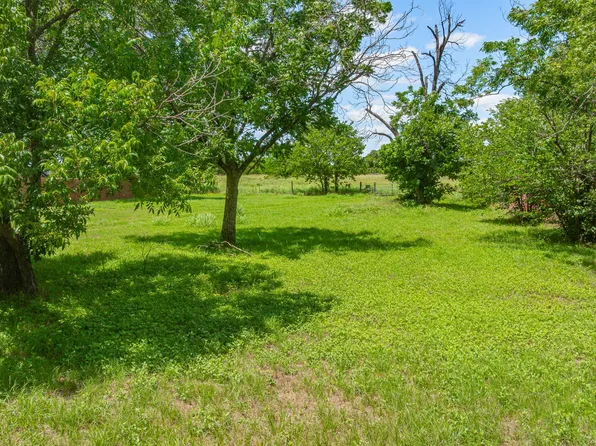 912 W Bridge St, Granbury, TX 76048