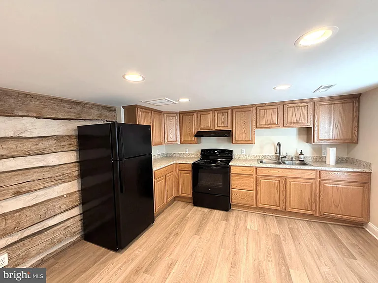 114 N Main St #B — Photo 11