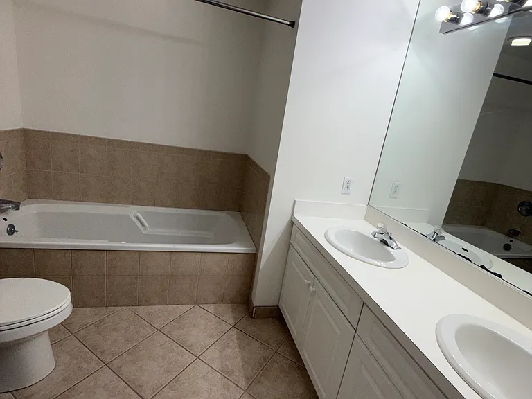 2435 Bedford St #21CC — Photo 16