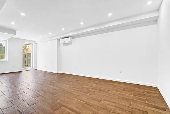 Rented by Halvatzis Realty | media 1