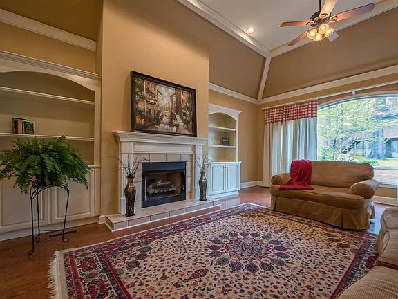 2nd image of 380 Edenwood Dr