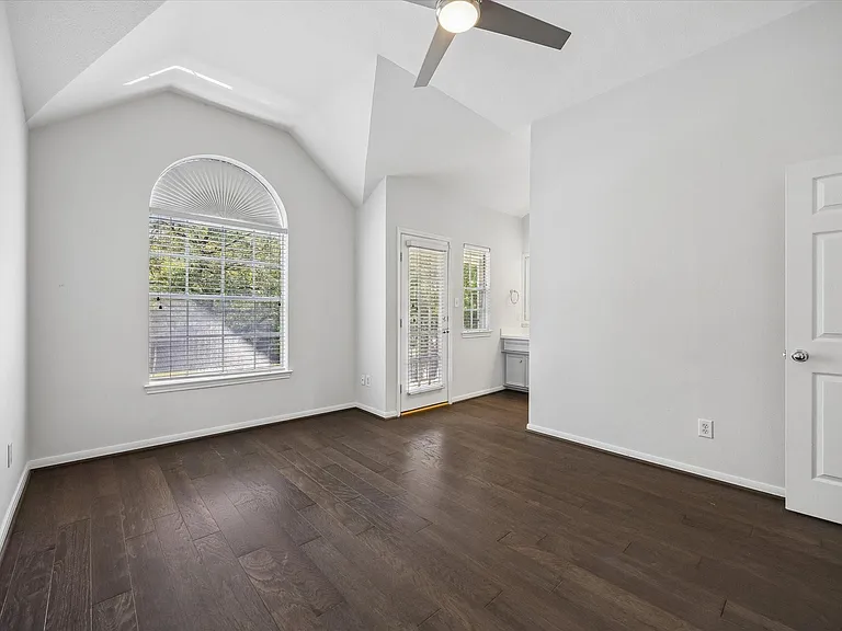1212 W Alabama St — Photo 5
