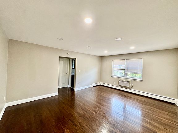 3rd image of 501 Rahway Ave APT 14