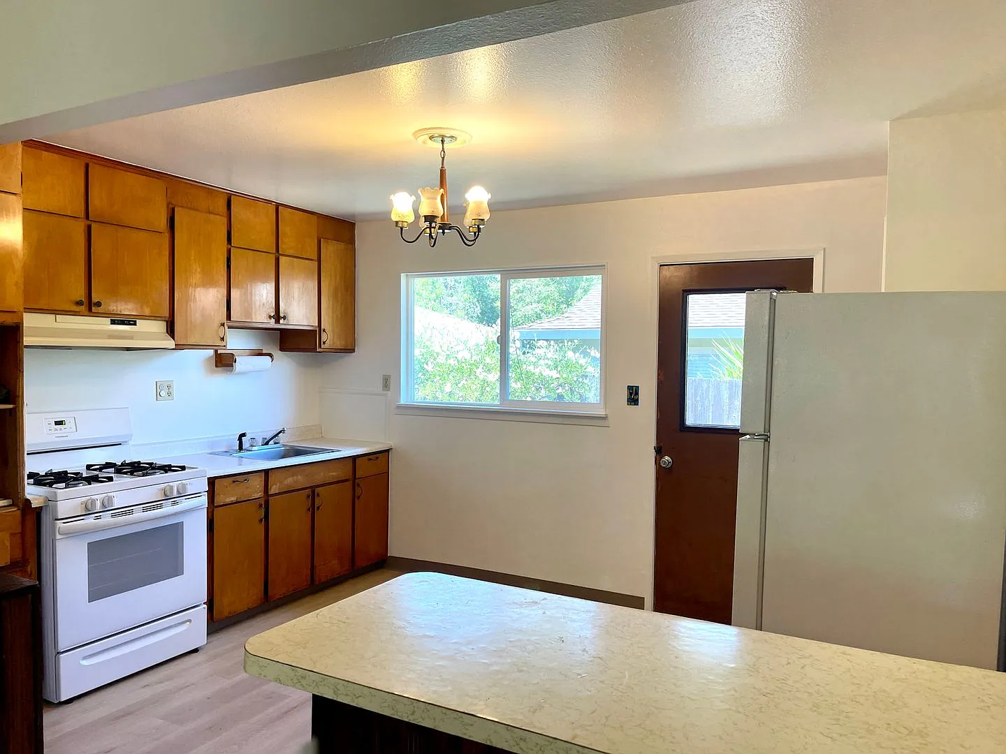 One level 2 bedroom duplex in Forestville! Near downtown! — Photo 3