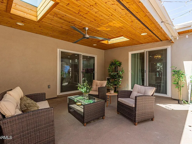 5913 E Thomas Rd — Photo 2