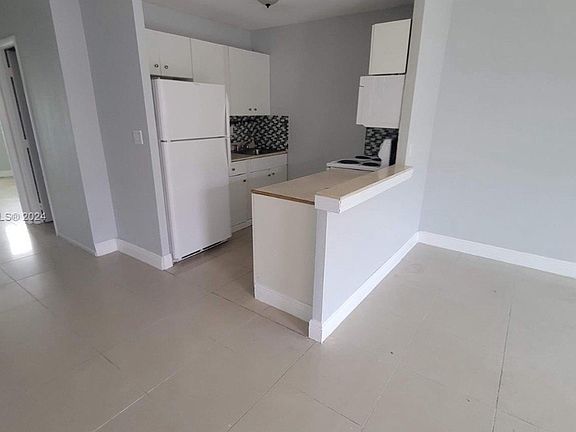 4th image of 730 NE 46th Ct APT 2