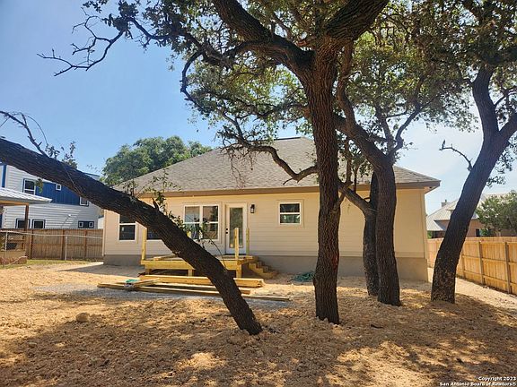 5th image of 2841 Woodcrest Dr