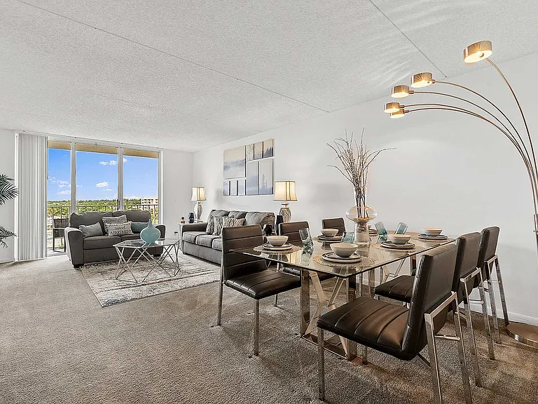 Tennis Towers Apartments — Photo 26