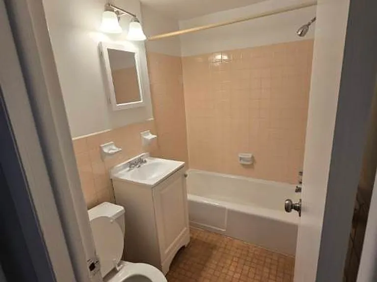 5024 Fort Totten Dr NE — Photo 4