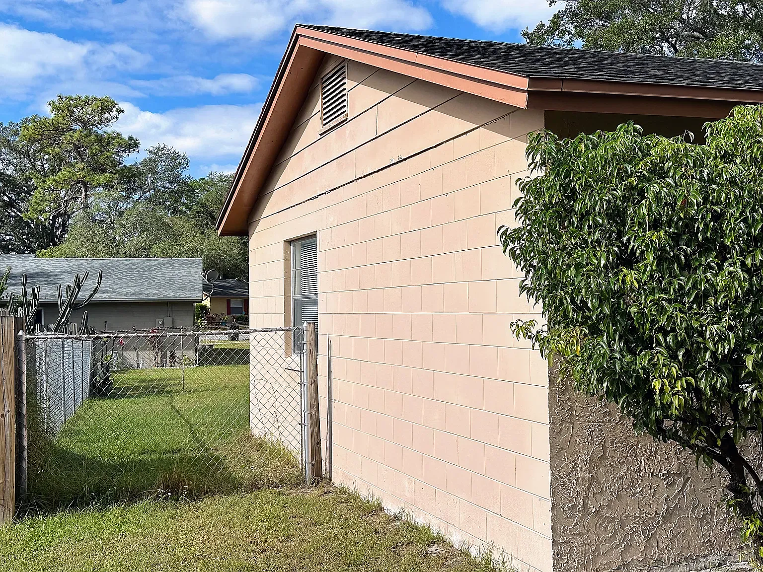 3 bed, 1.5 bath, 1000 sqft, $1,900 — Photo 2