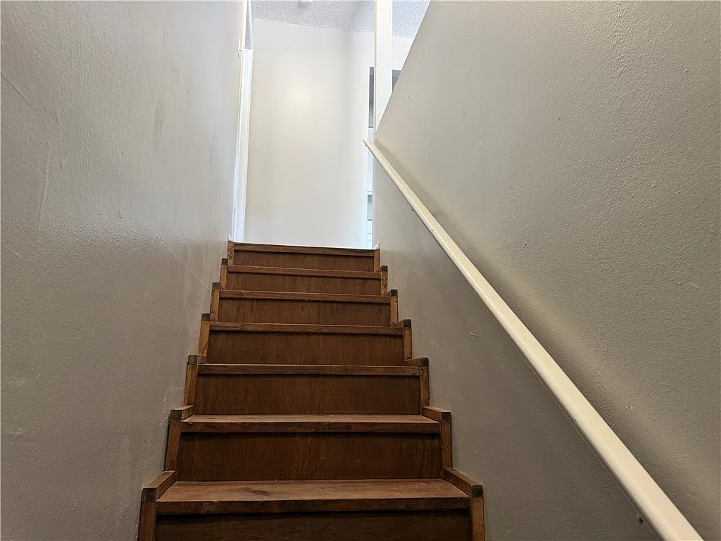 2 bed, 999 sqft, $1,300 — Photo 3