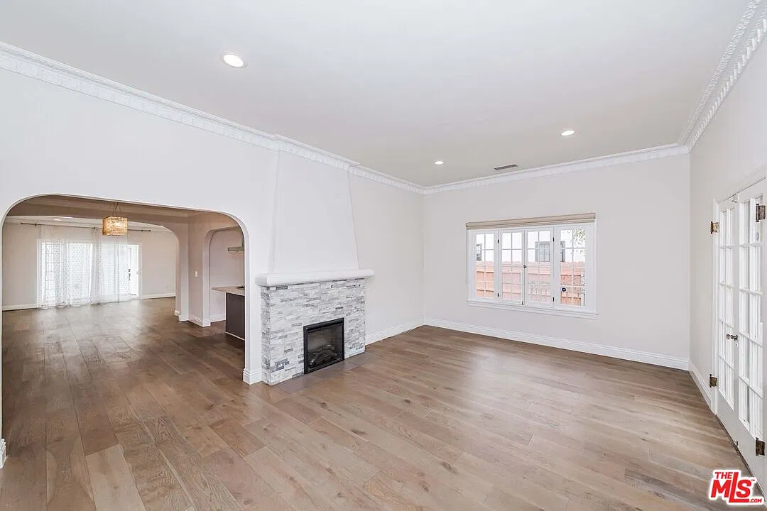 3 bed, 2.0 bath, 1447 sqft, $4,200 — Photo 3