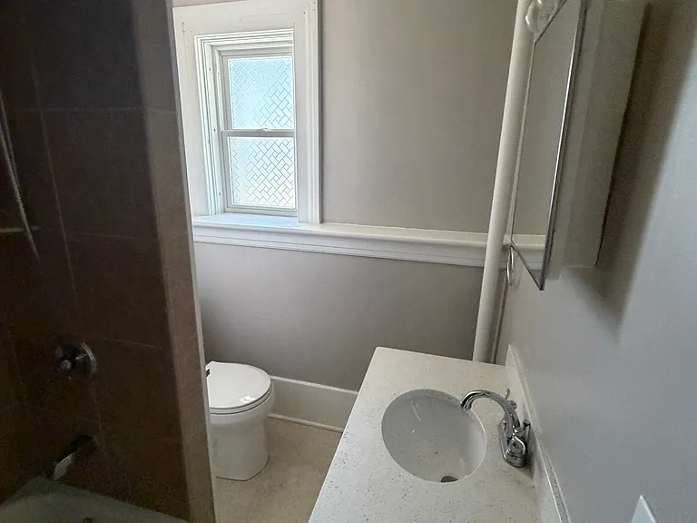 207 Glamorgan St NE — Photo 6