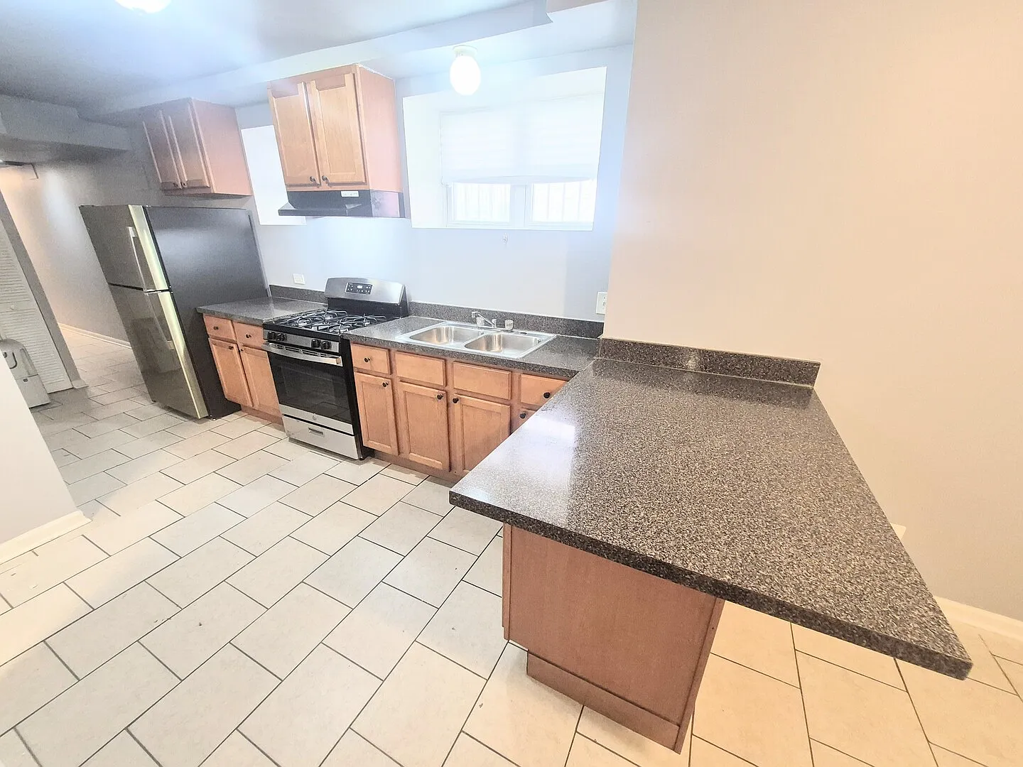 3 bed, 1500 sqft, $1,550 — Photo 3