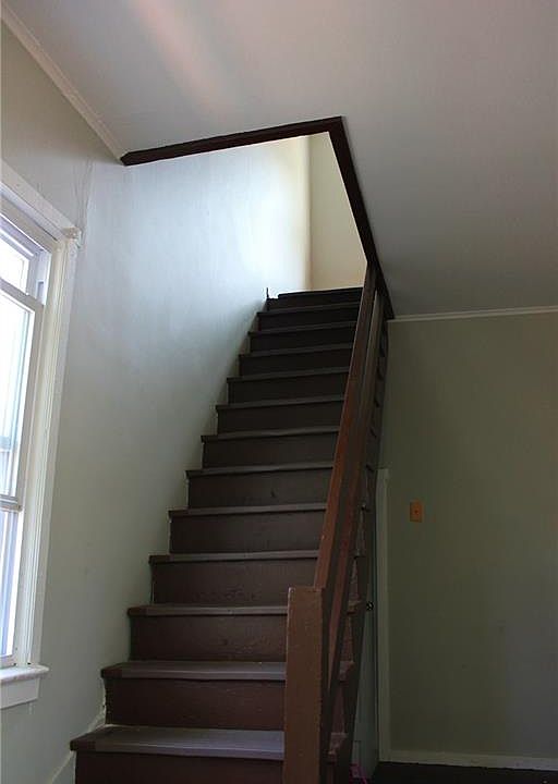 2nd image of 732 Cortlandt St