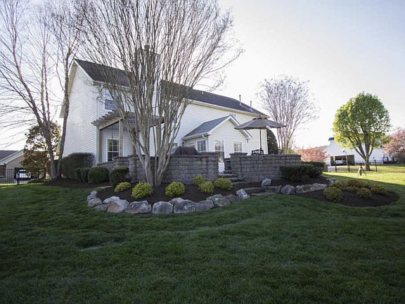 5th image of 802 Barksdale Dr