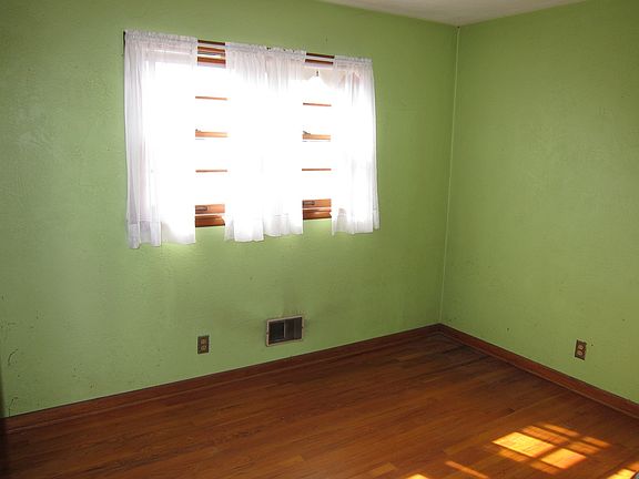 3rd image of 220 N 24th St