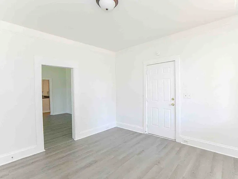 1260 W 37th St — Photo 6