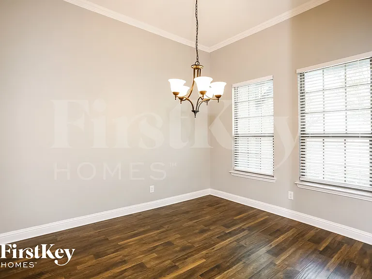 1108 Colonial Dr — Photo 6