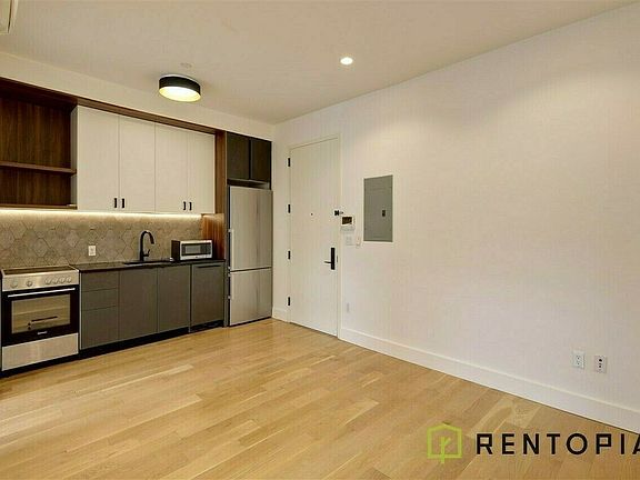 3rd image of 54 Troutman St #4X