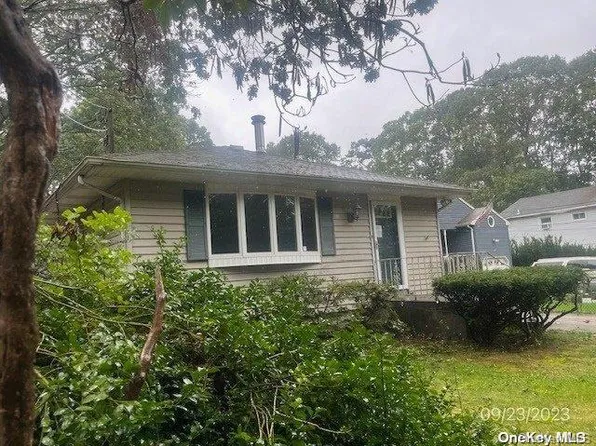 123 Revilo Avenue, Shirley, NY 11967