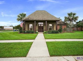 13430 Williamsburg Dr, Walker, LA 70785