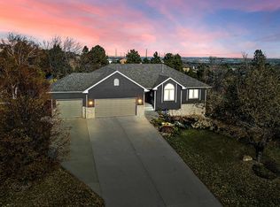 800 Enchantment Rd, Rapid City, SD 57701